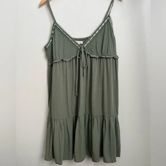 Aeropostale Olive Solid V-Neck Lace-Trimmed Babydoll
Slip Dress - Picture 4 of 13